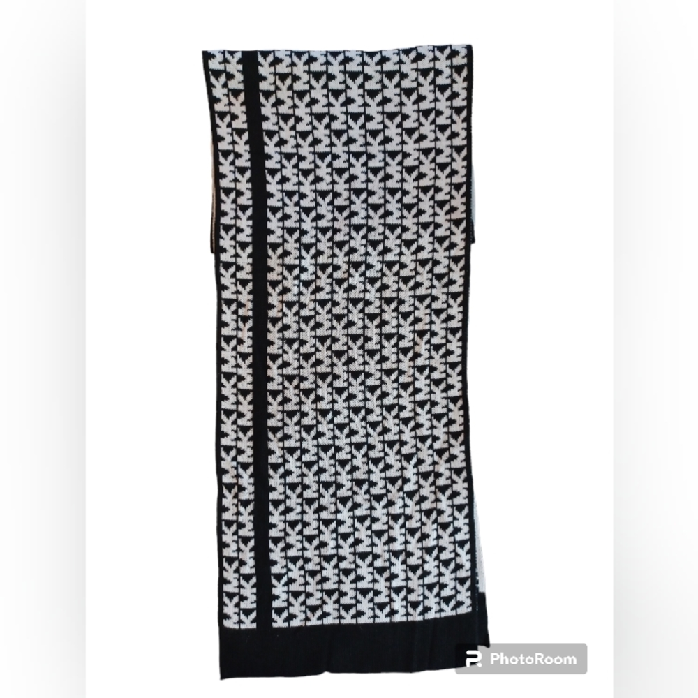 Michael Kors Logo Double-sided Scarf For Him Or Her - Picture 2 of 6